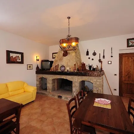 Sleeps 4 Pool Apartment *